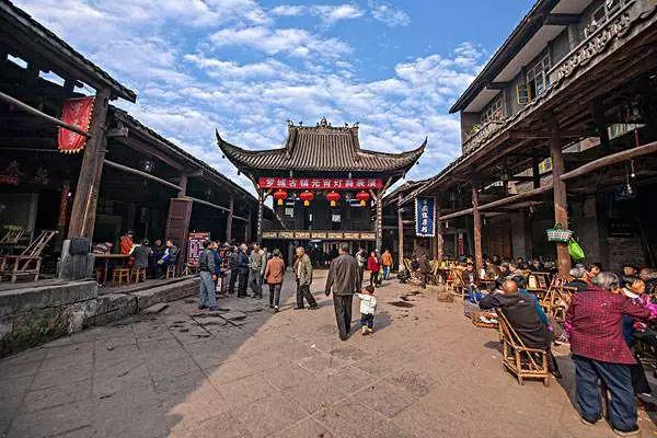 青春是该平平淡淡，还是轰轰烈烈？游戏画面